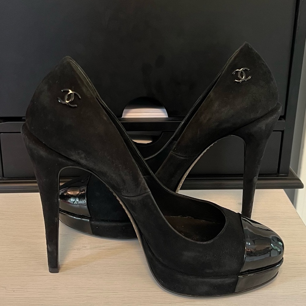 Beautiful Authentic Chanel Shoes - Black Suede- 5” heels